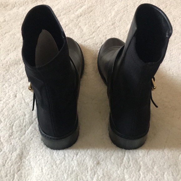 NWOB | Stuart Weitzman | Black Leather Ryder Lift Gold Buckle Bootie Size 7 - Picture 4 of 10